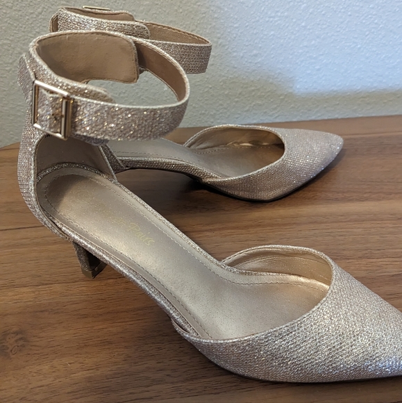 Sparkly Gold Heals - Picture 3 of 4